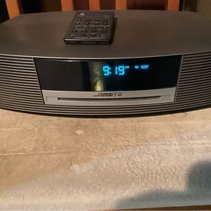 Bose wave sound 3 Titanium Silver with remote.